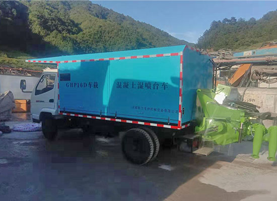 中交一公局車載混凝土濕噴機(jī)施工現(xiàn)場